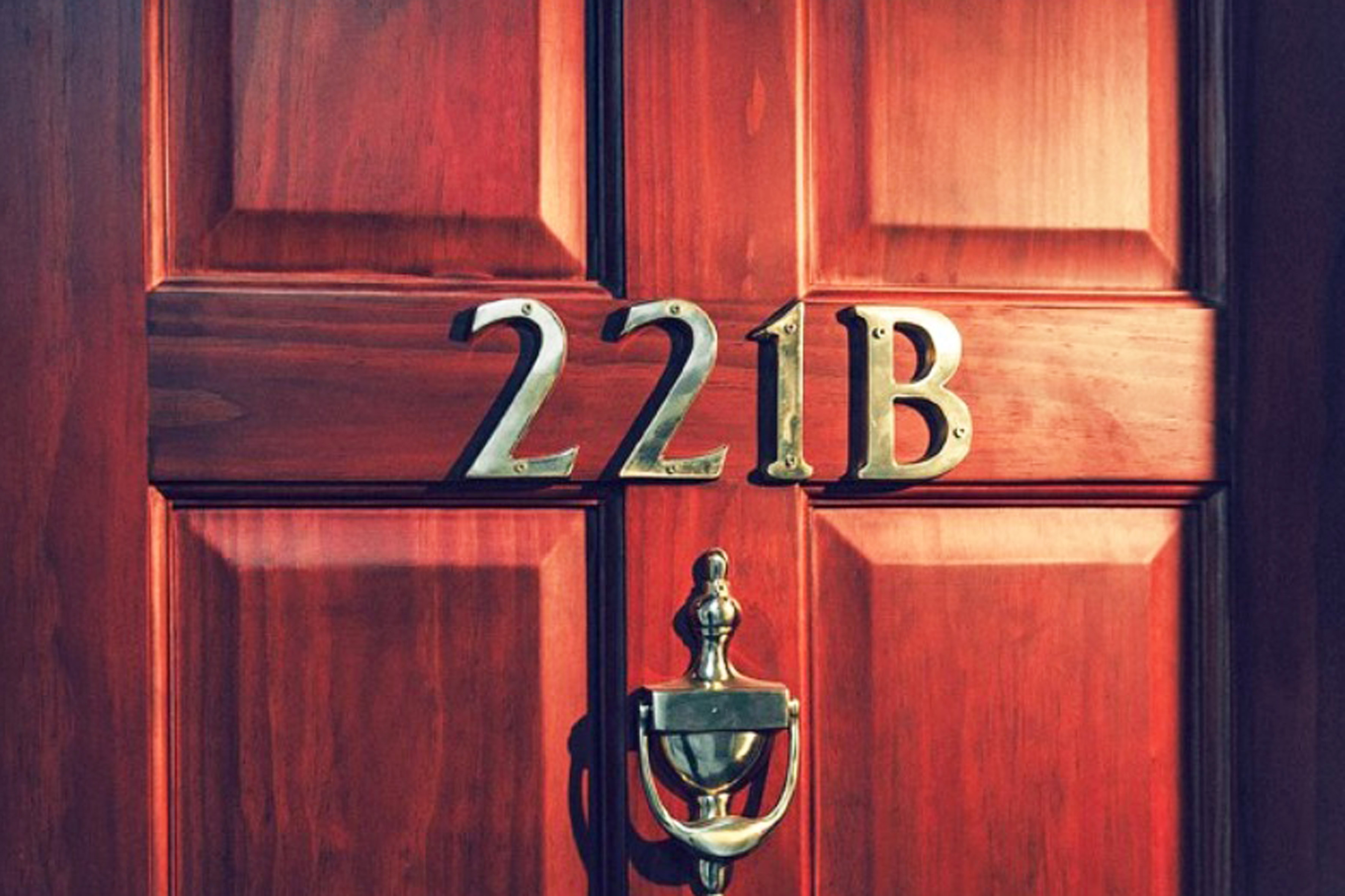 Цифра 1 для квартиры на дверь. Бейкер стрит 221 б. 221 Бейкер стрит номер на дверь. Номер квартиры. Цифры на дверь квартиры.